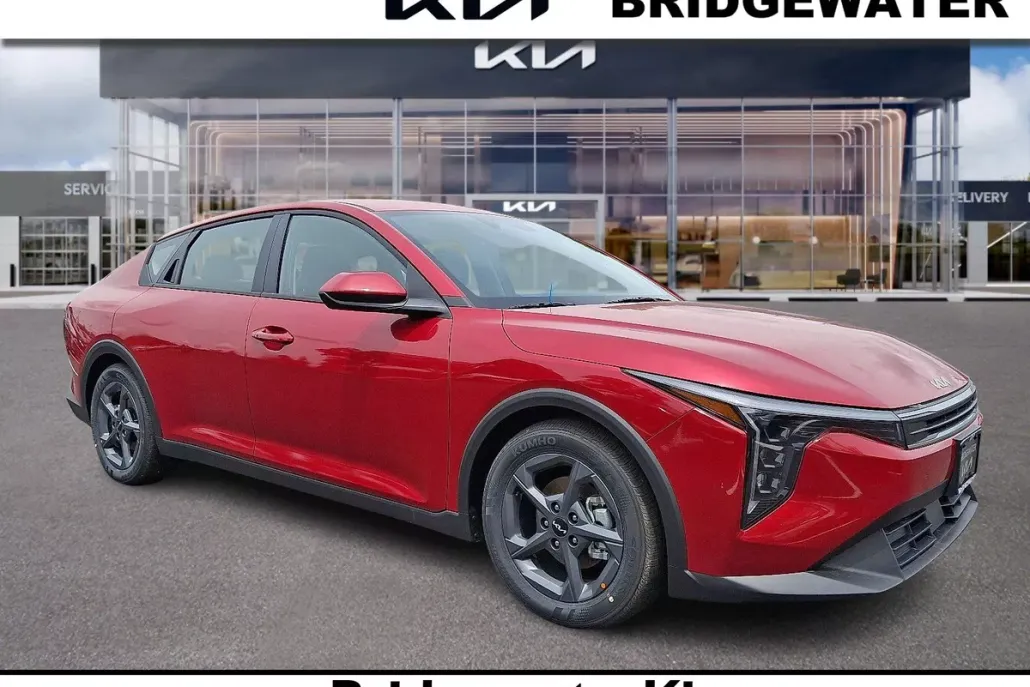 2025 Kia K4 LXS photo 1