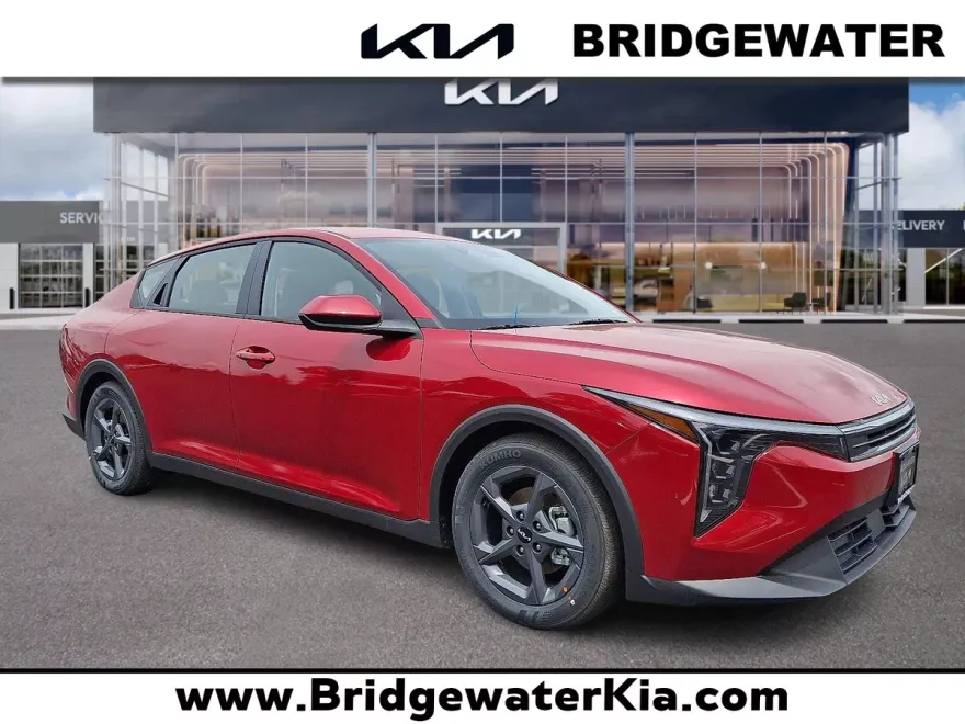 2025 Kia K4 LXS photo 1