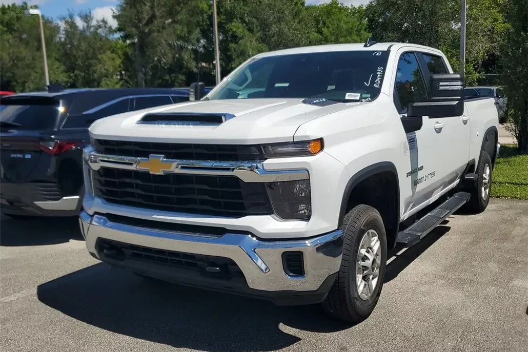 2024 Chevrolet Silverado 2500HD LT photo 1