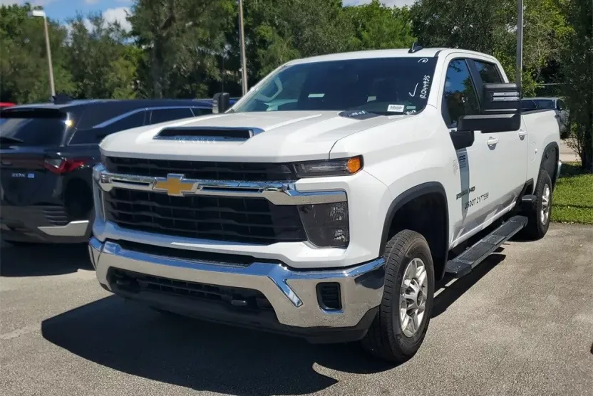 2024 Chevrolet Silverado 2500HD LT photo 1