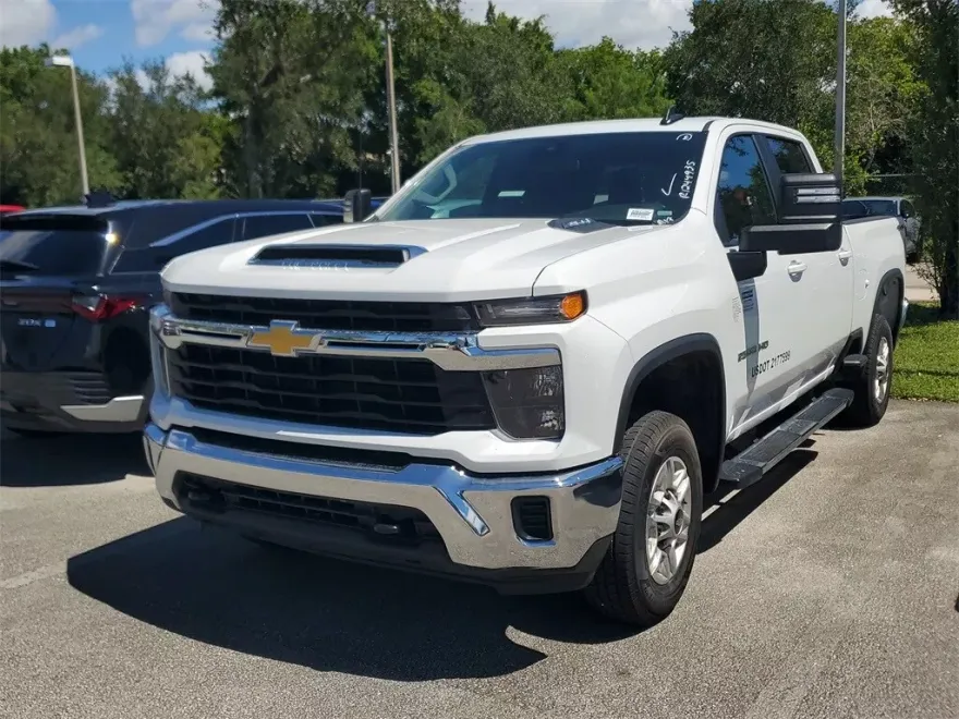 2024 Chevrolet Silverado 2500HD LT photo 1