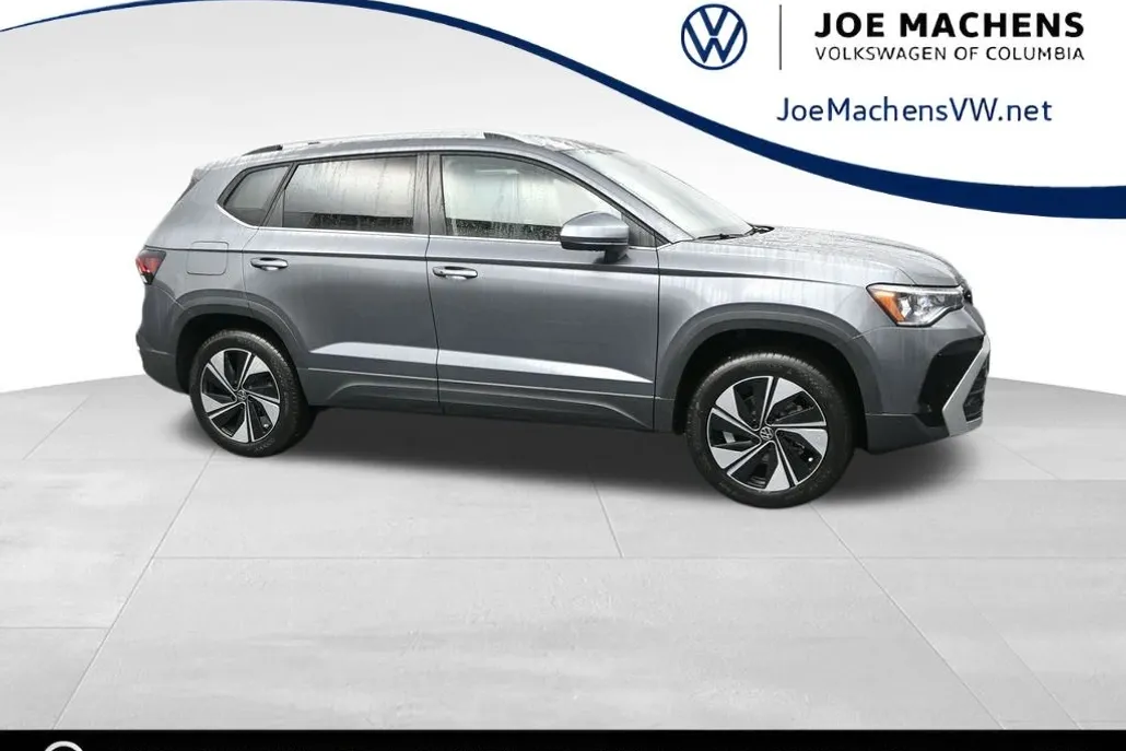2025 Volkswagen Taos SE photo 1
