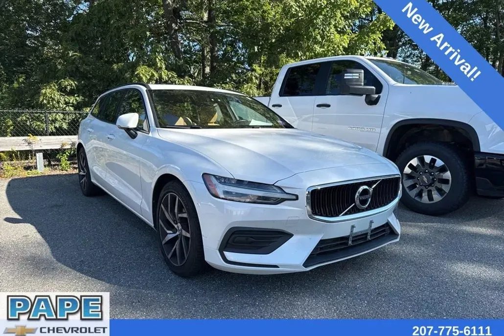 2020 Volvo V60 Momentum photo 1
