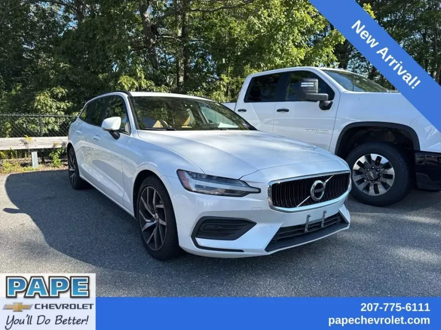 2020 Volvo V60 Momentum photo 1