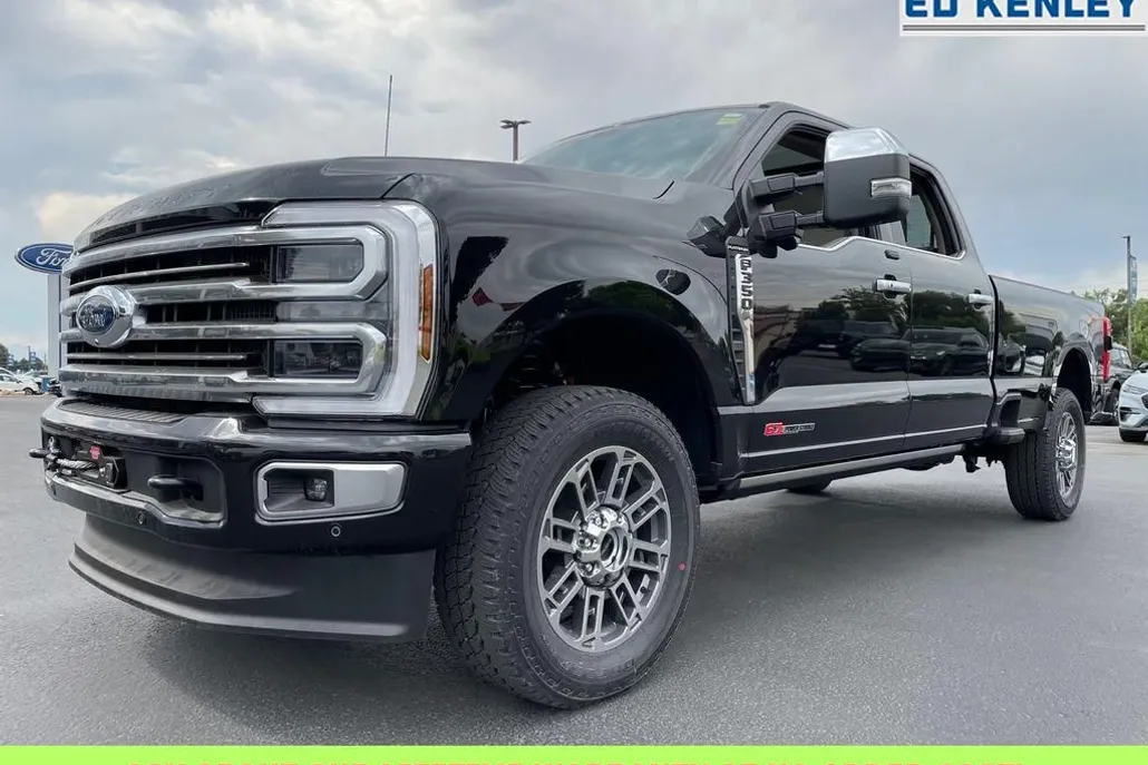 2025 Ford F-350 Platinum photo 1