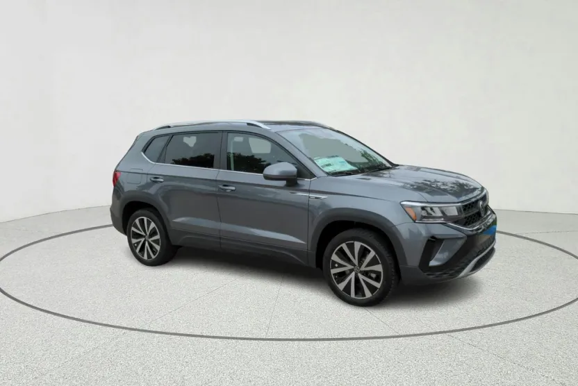 2023 Volkswagen Taos SE photo 1