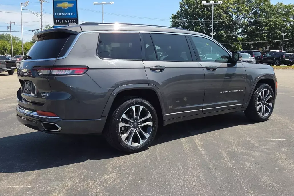 2022 Jeep Grand Cherokee Overland photo 1