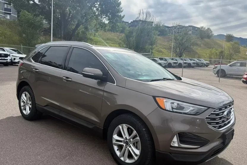 2019 Ford Edge SEL photo 1