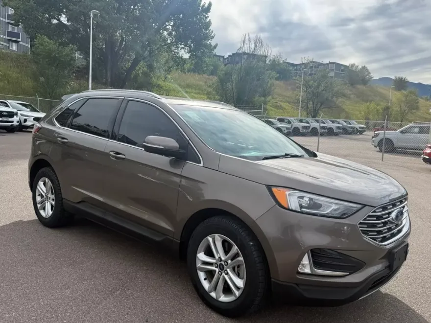 2019 Ford Edge SEL photo 1