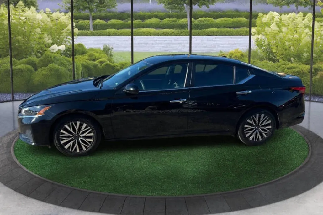 2023 Nissan Altima 2.5 SV photo 1