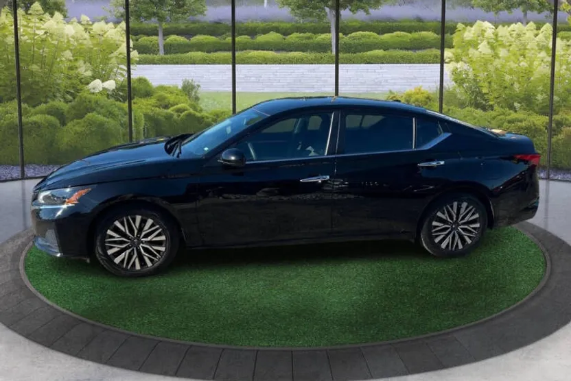 2023 Nissan Altima 2.5 SV photo 1
