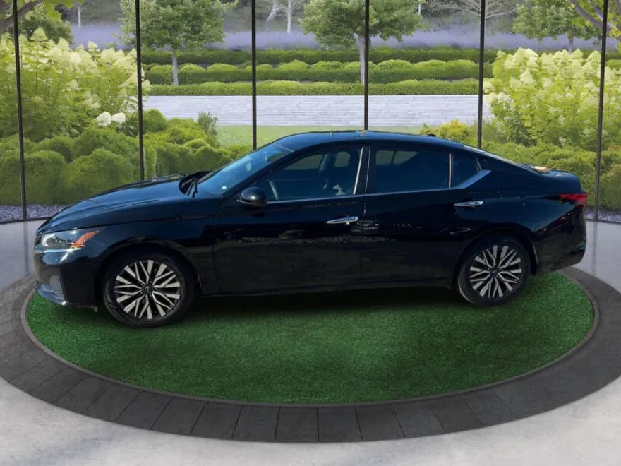 2023 Nissan Altima 2.5 SV photo 1