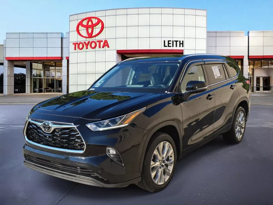 2022 Toyota Highlander Limited photo 1
