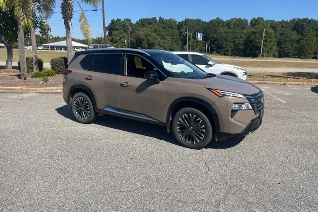 2024 Nissan Rogue Platinum photo 1