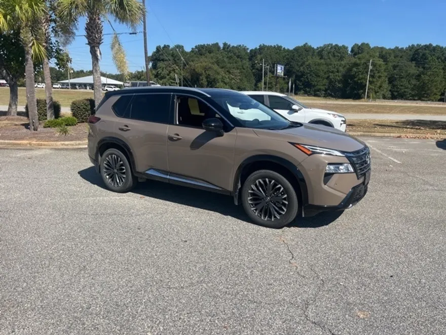 2024 Nissan Rogue Platinum photo 1