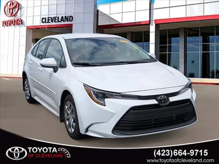 2025 Toyota Corolla LE photo 1