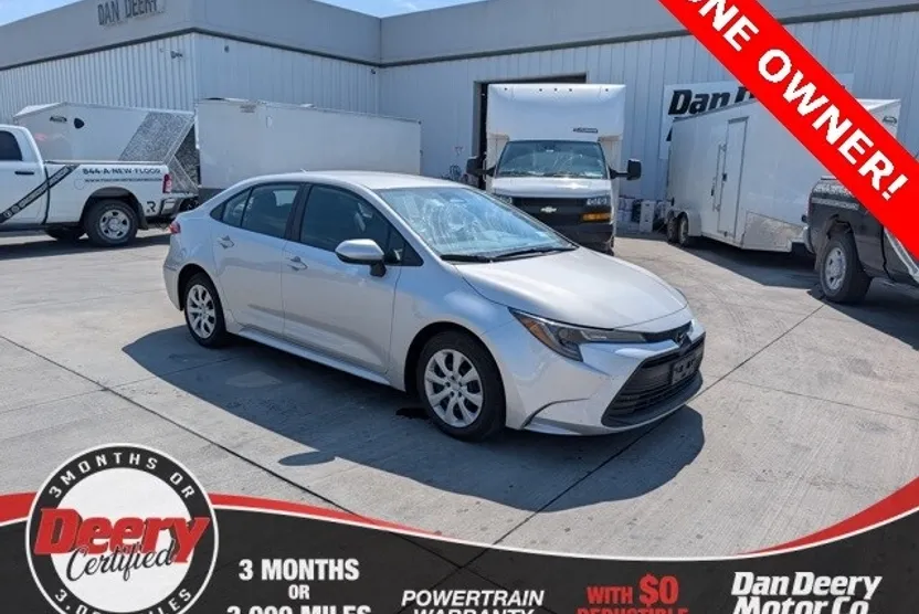 2023 Toyota Corolla LE photo 1