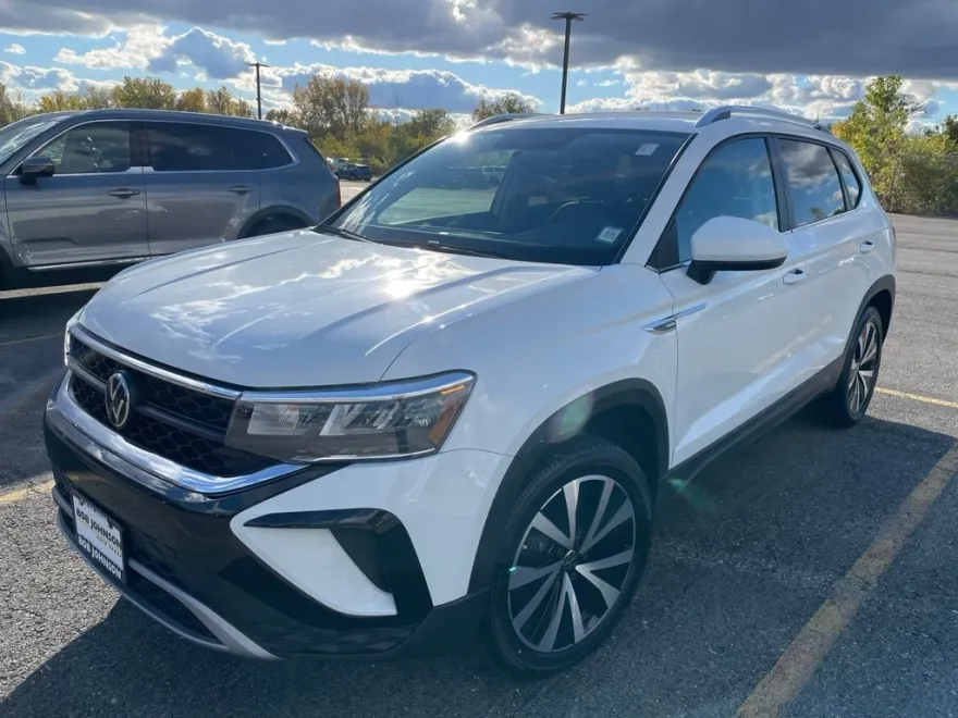 2022 Volkswagen Taos SE photo 1