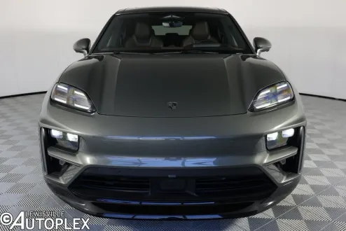 2025 Porsche Macan Electric Turbo photo 2