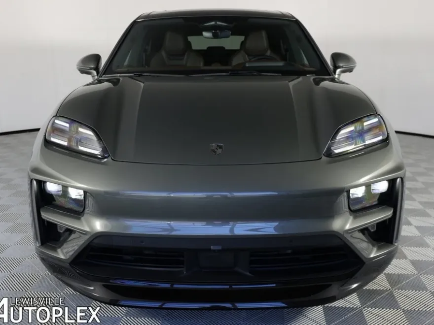 2025 Porsche Macan Electric Turbo photo 2