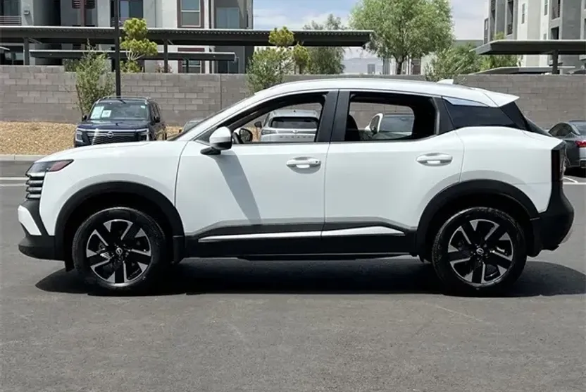 2025 Nissan Kicks SV photo 1