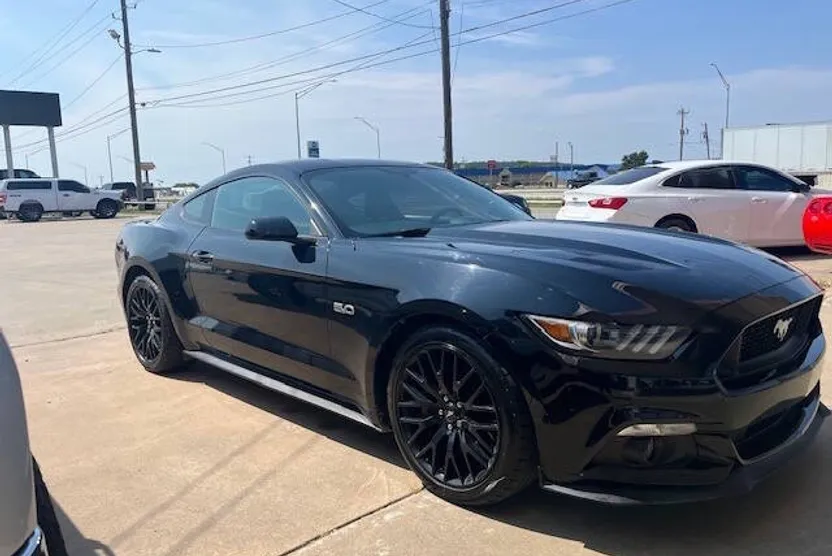 2017 Ford Mustang GT photo 1