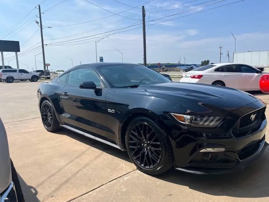 2017 Ford Mustang GT photo 1