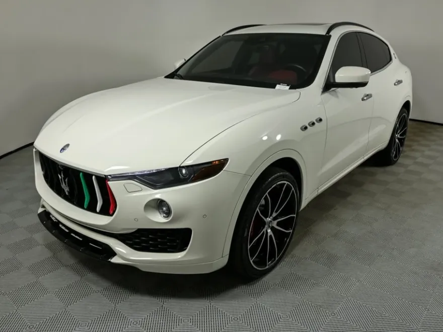 2017 Maserati Levante Base photo 1