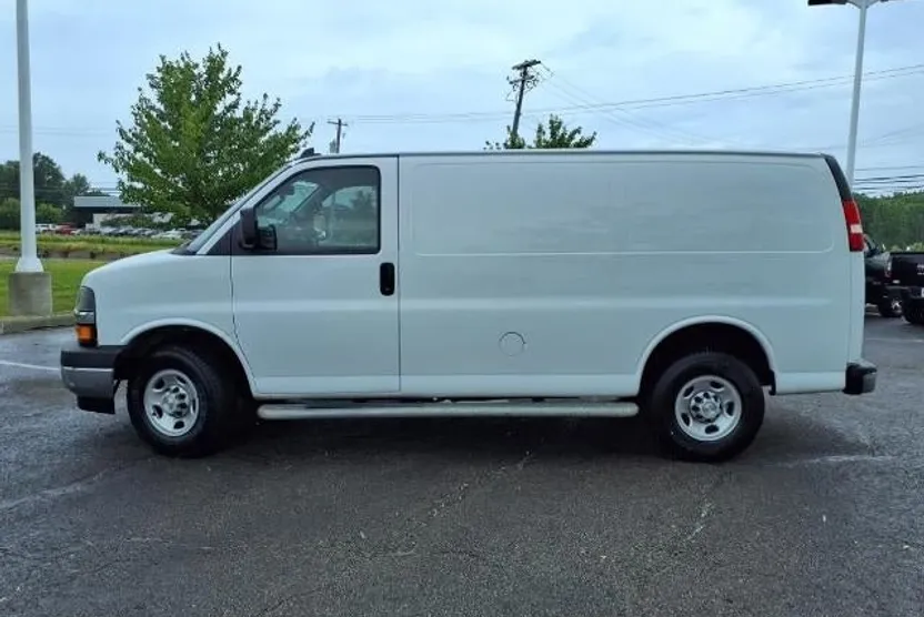 2023 Chevrolet Express Cargo 2500 photo 1