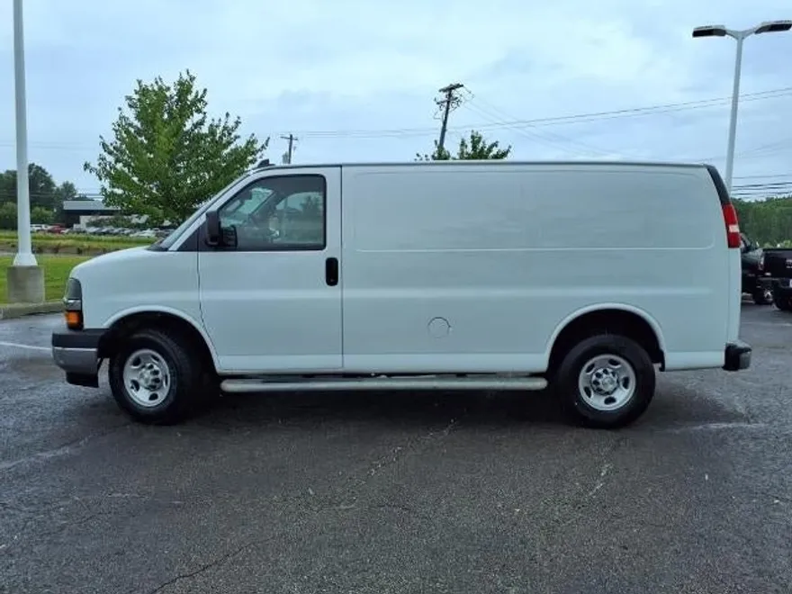 2023 Chevrolet Express Cargo 2500 photo 1