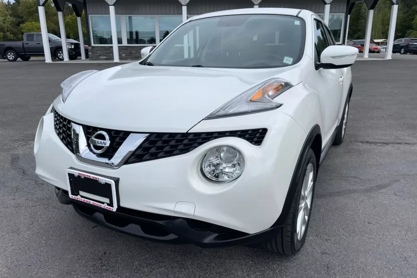 2015 Nissan Juke SV photo 1