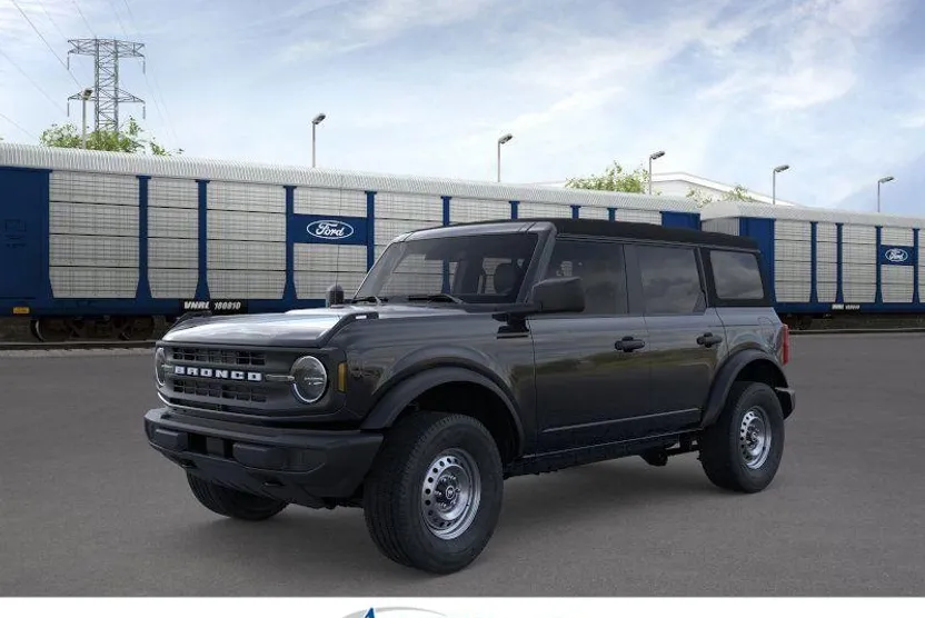 2025 Ford Bronco Base photo 1
