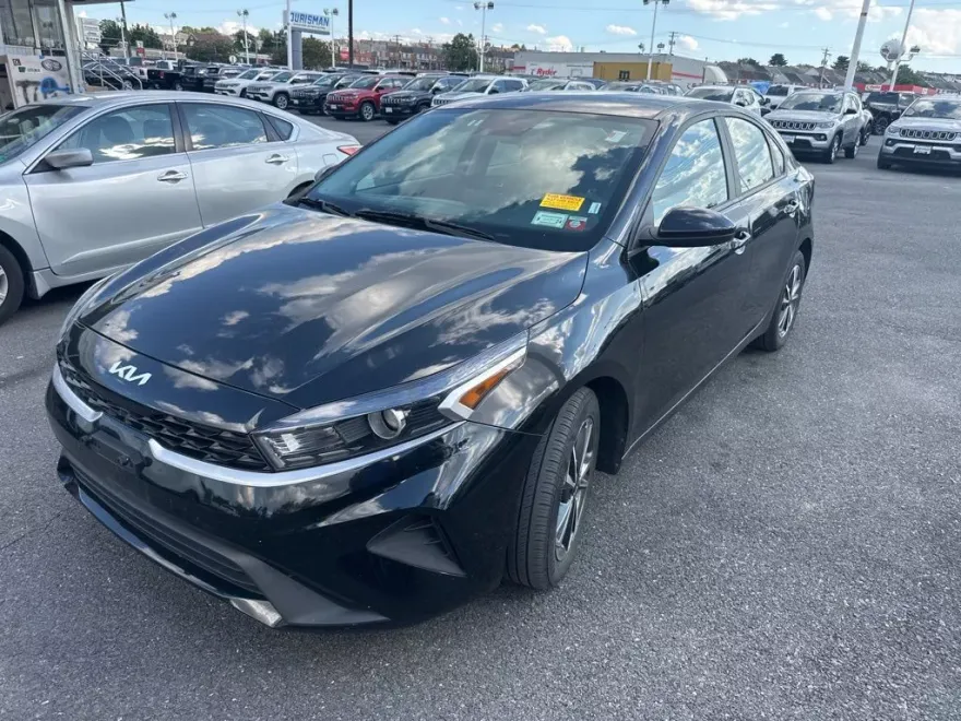 2023 Kia Forte LXS photo 1