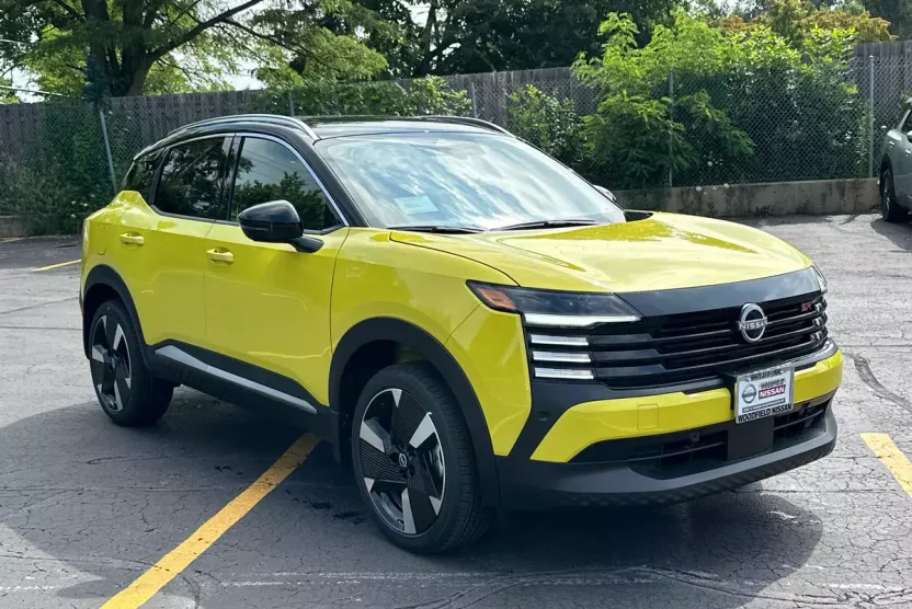 2025 Nissan Kicks SR photo 1