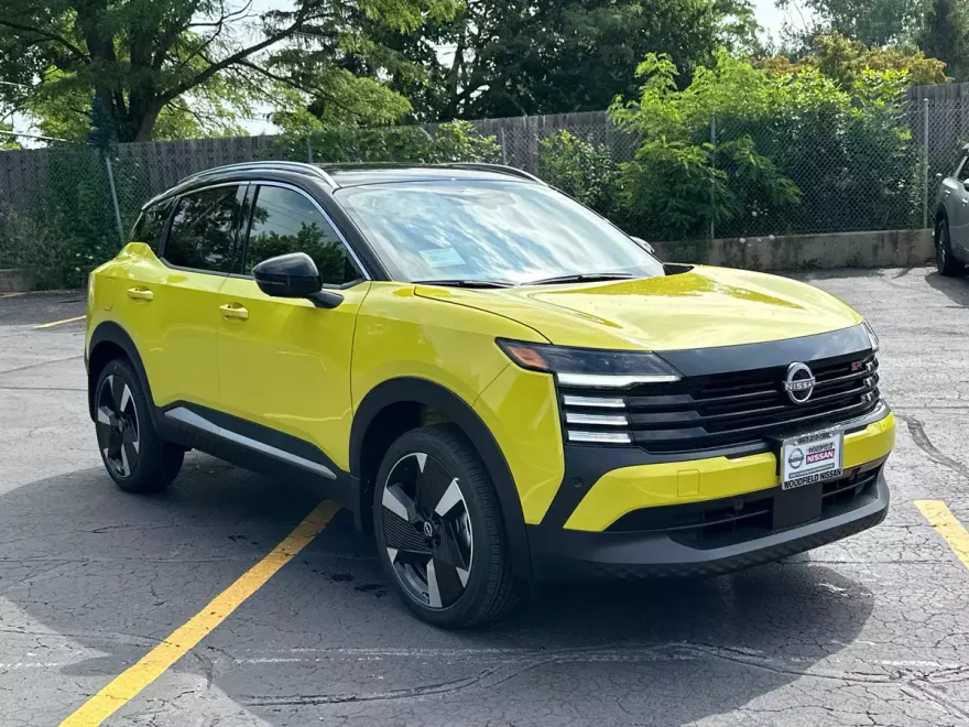 2025 Nissan Kicks SR photo 1