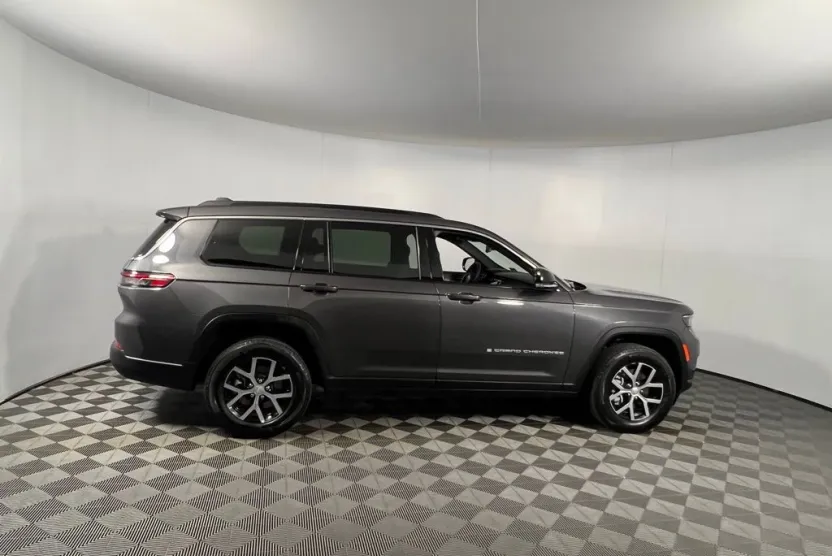 2024 Jeep Grand Cherokee Limited photo 1