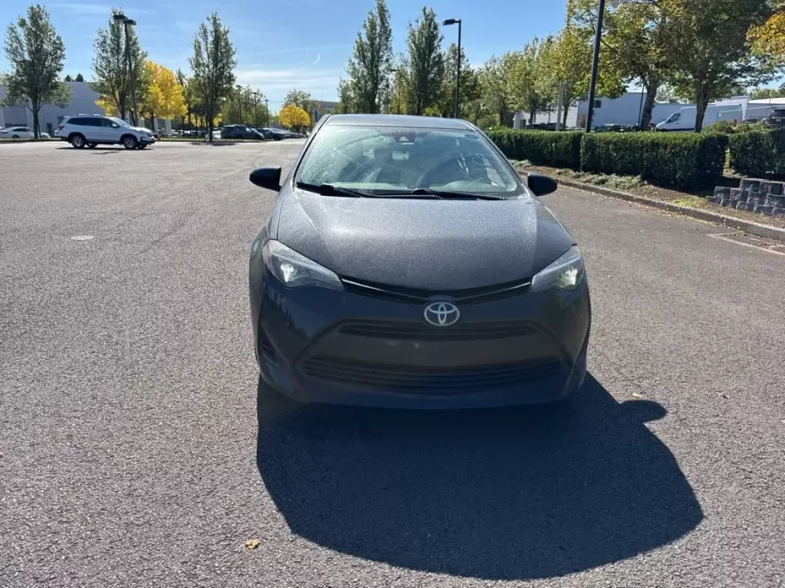 2017 Toyota Corolla L photo 1
