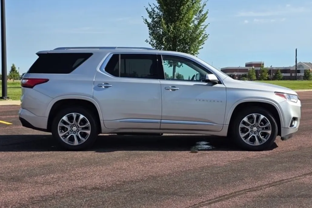 2019 Chevrolet Traverse Premier photo 1