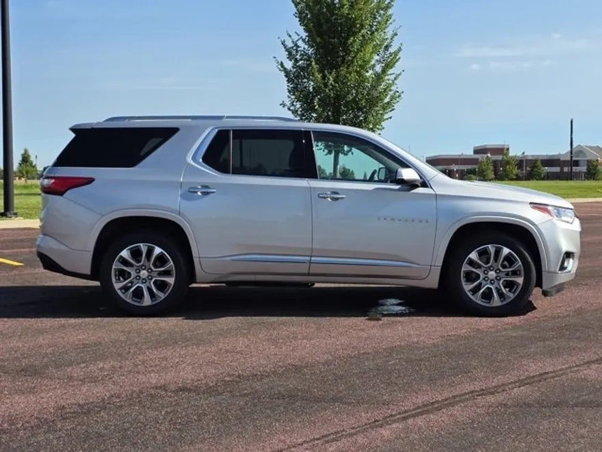 2019 Chevrolet Traverse Premier photo 1