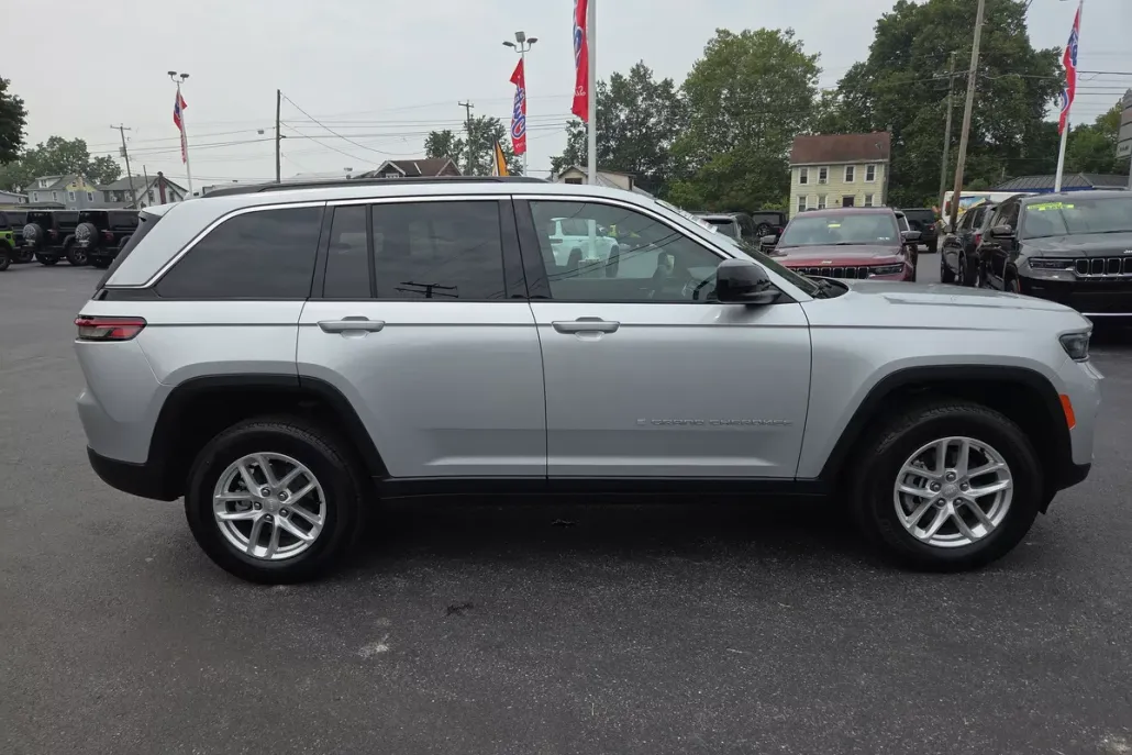 2024 Jeep Grand Cherokee Laredo X photo 1