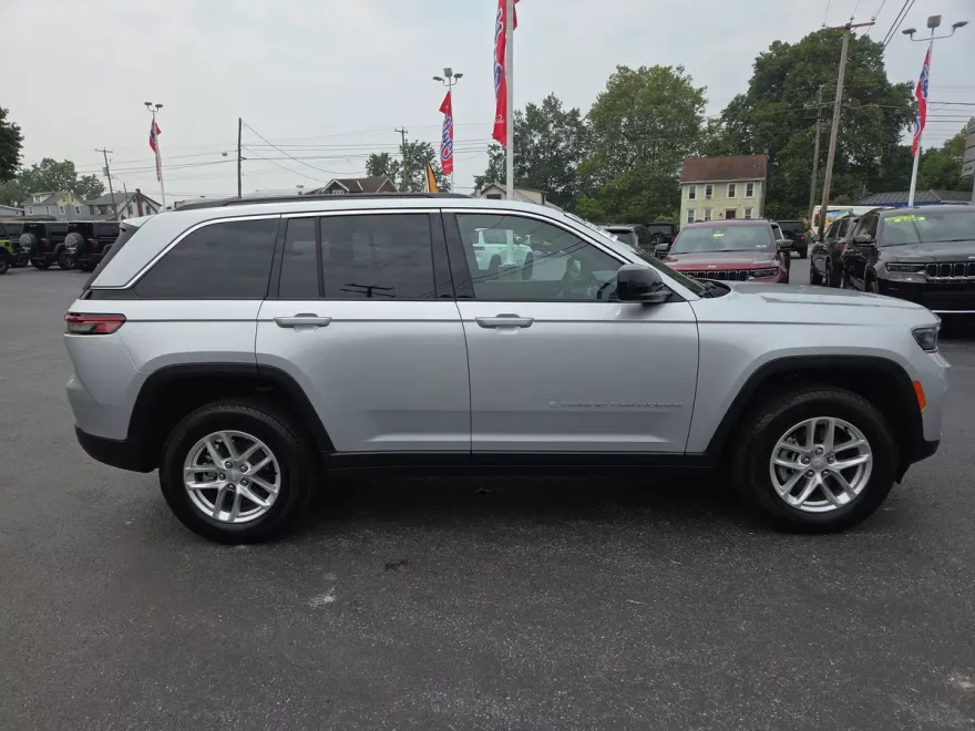 2024 Jeep Grand Cherokee Laredo X photo 1