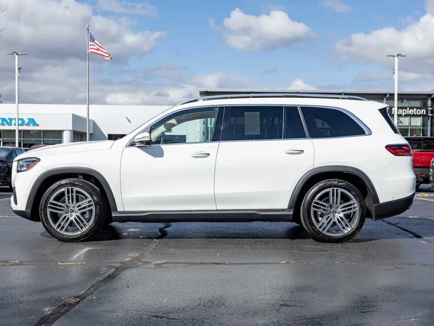 2024 Mercedes Benz GLS 450 4MATIC photo 1