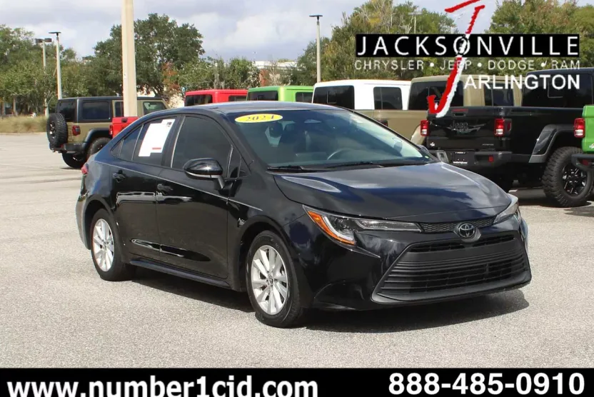 2024 Toyota Corolla LE photo 1