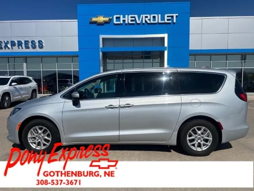 2023 Chrysler Voyager LX photo 1