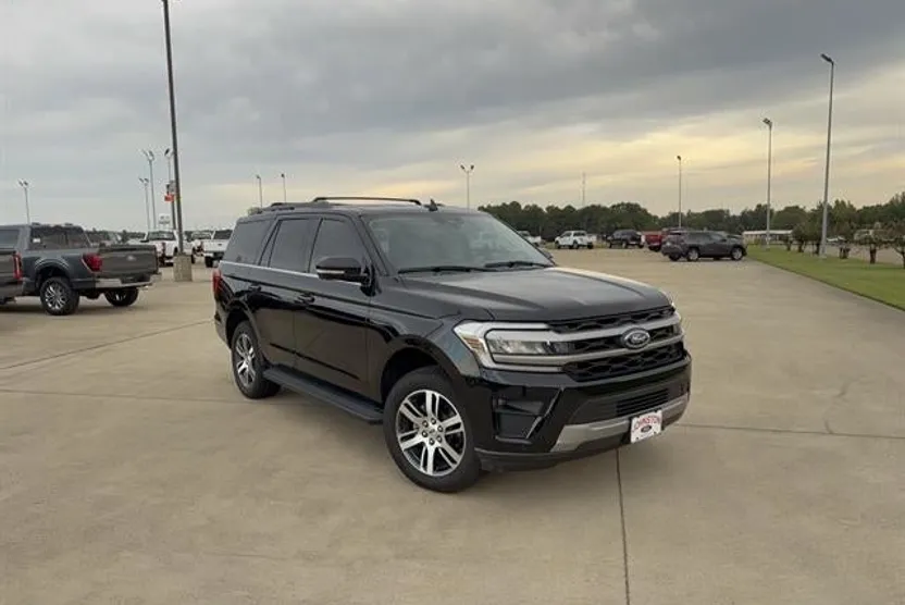 2024 Ford Expedition XLT photo 1