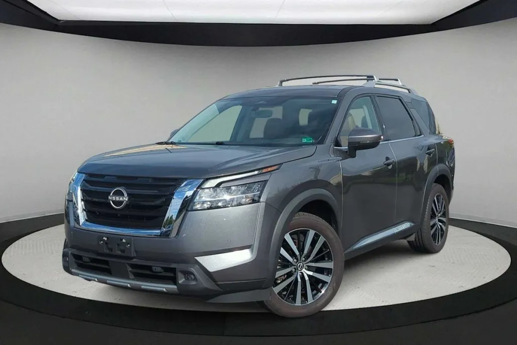 2023 Nissan Pathfinder Platinum photo 1