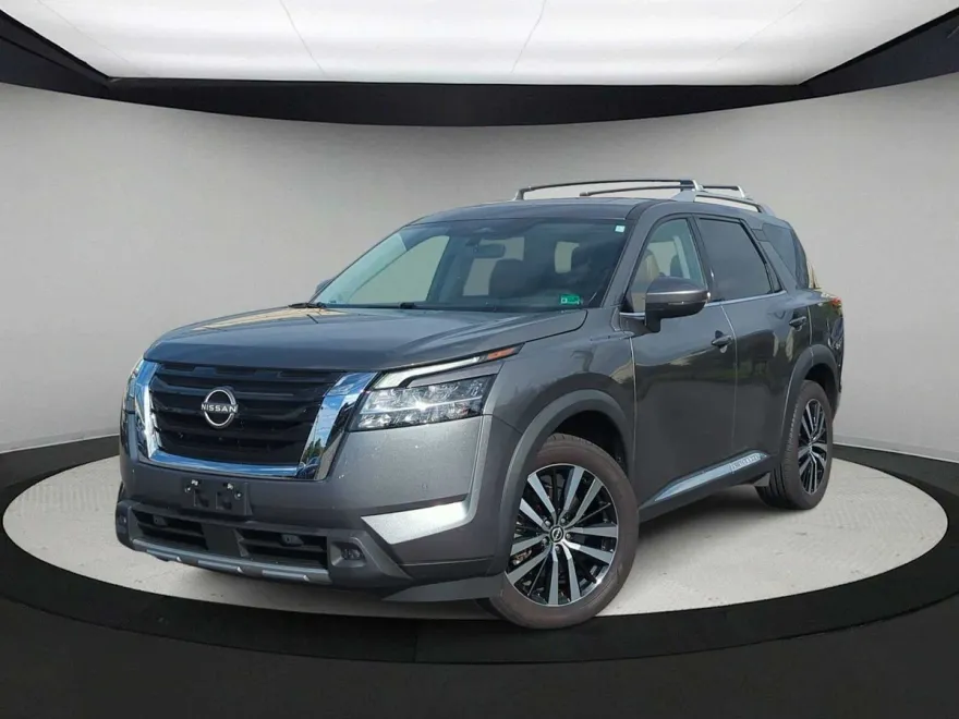 2023 Nissan Pathfinder Platinum photo 1