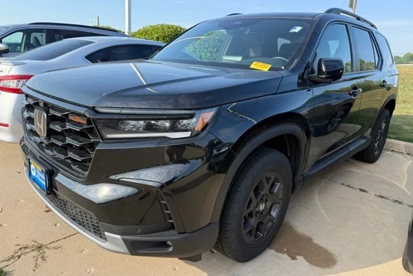 2024 Honda Pilot TrailSport photo 1