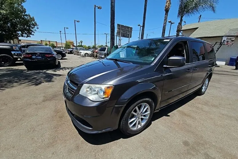 2016 Dodge Grand Caravan SXT photo 1