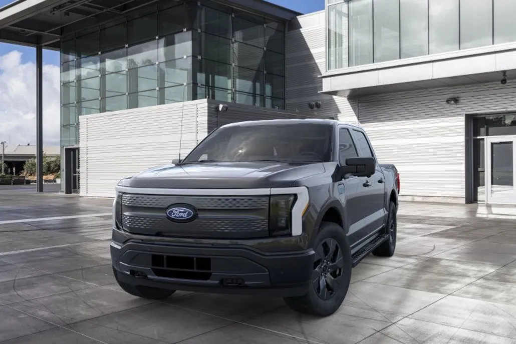 2025 Ford F-150 Lightning XLT photo 1